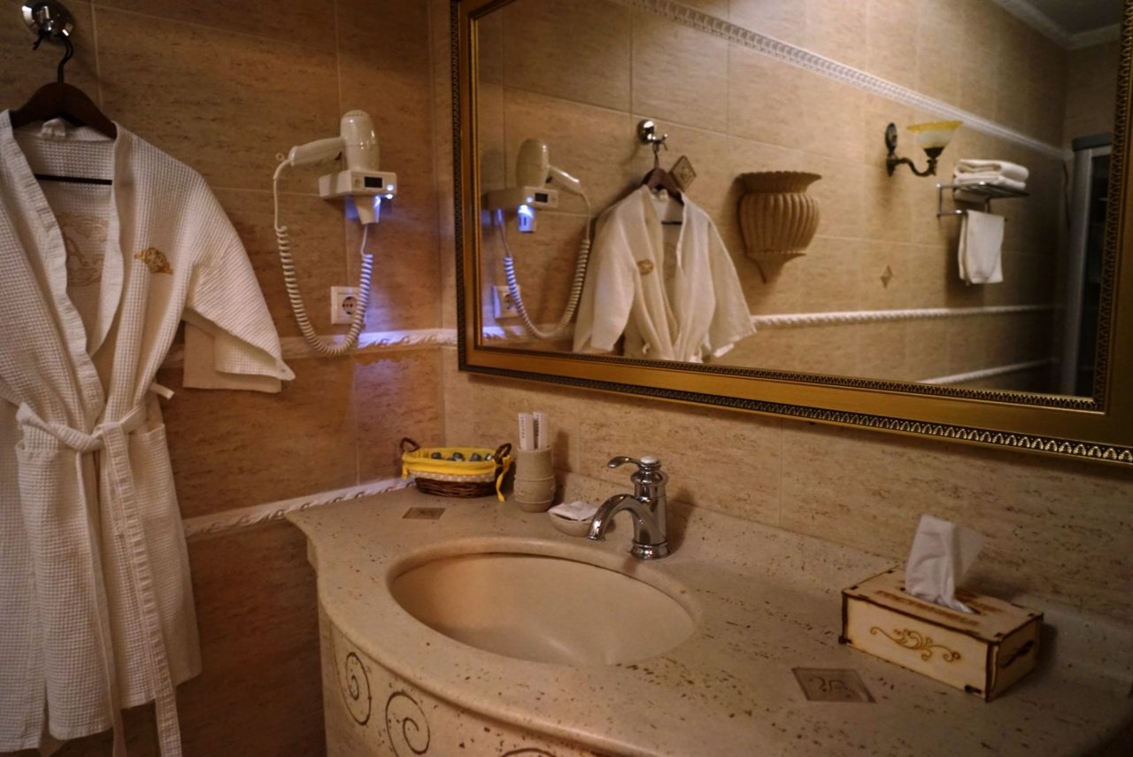 Раковина в номере категории Люкс премиум.