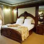 Кровать в номере.