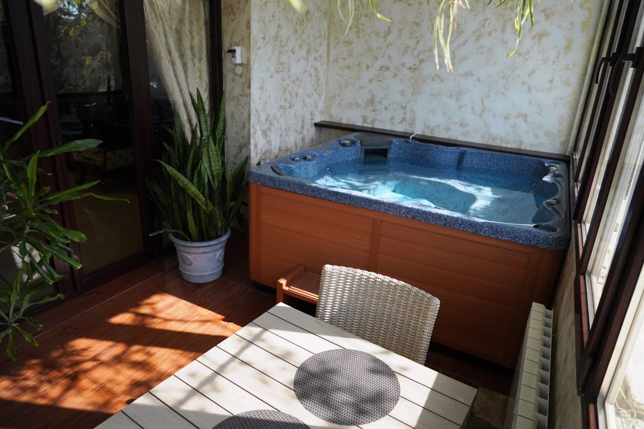 Люкс (С джакузи), Гостиничный комплекс Александр