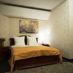 Кровать в номере.