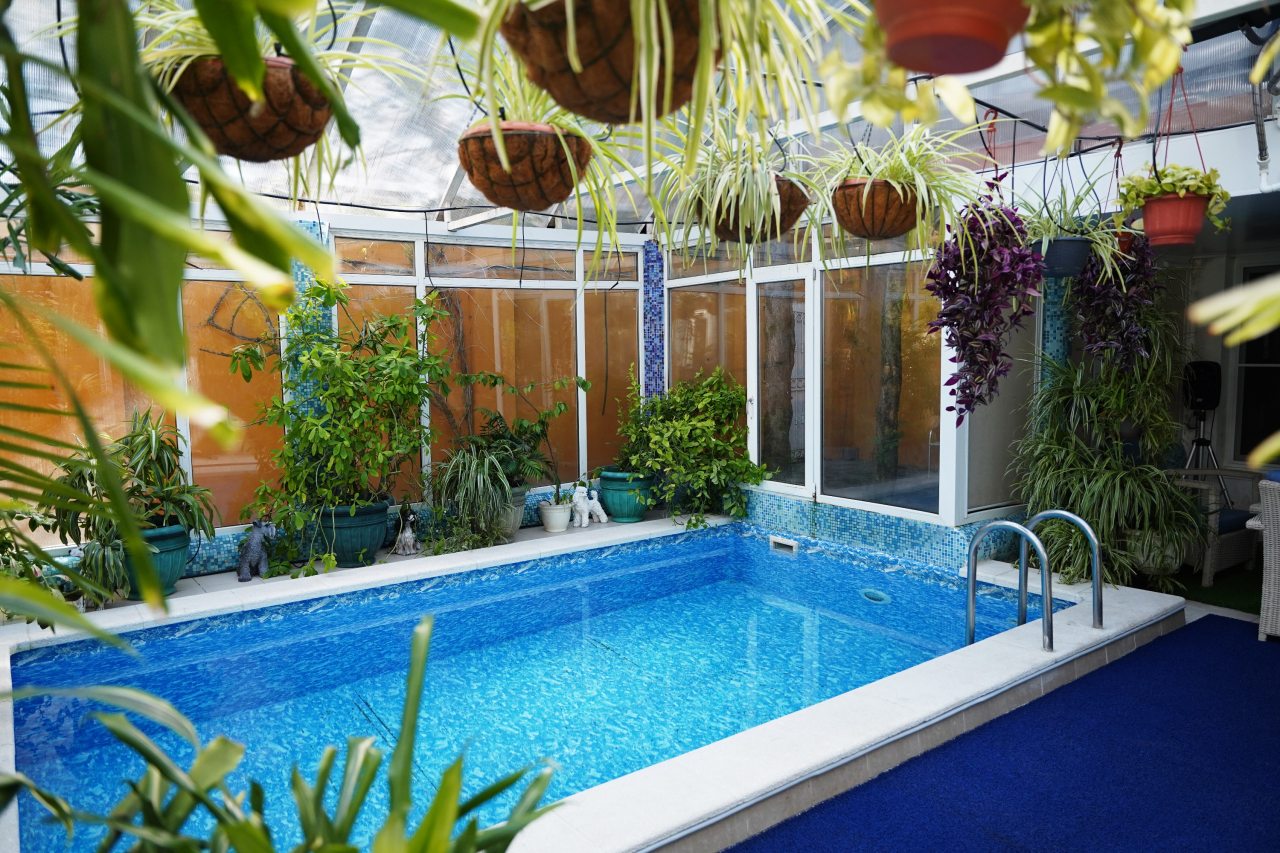 Бассейн на веранде в номере.