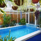 Бассейн на веранде в номере.