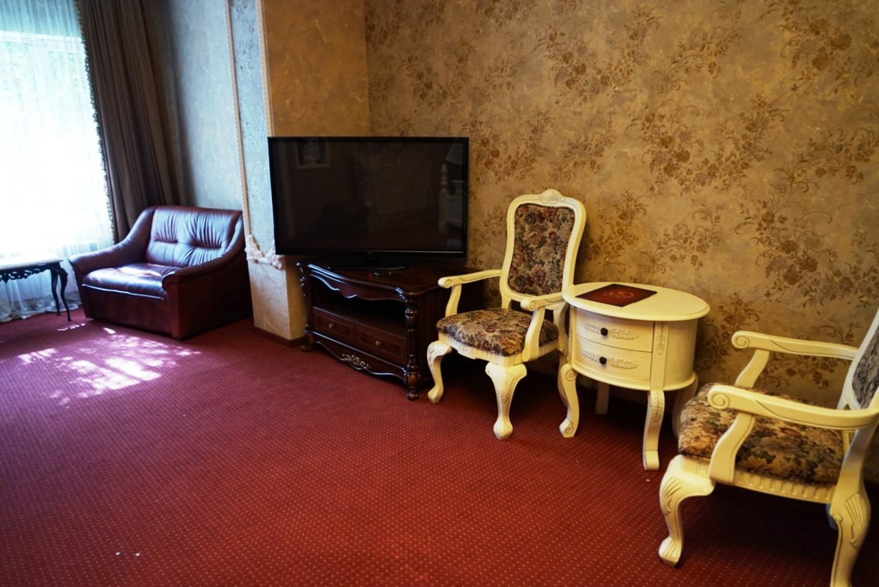 Люкс, Гостиничный комплекс Александр