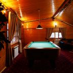 Бильярдный стол в банном комплексе.