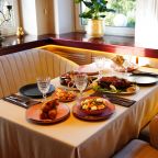 Разрешено проведение мероприятий, Гостиничный комплекс Александр