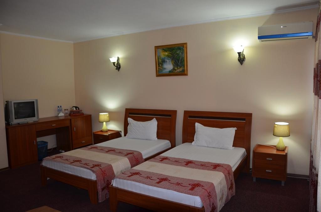 Двухместный (Классический двухместный номер с 2 отдельными кроватями) отеля Достык, Шымкент