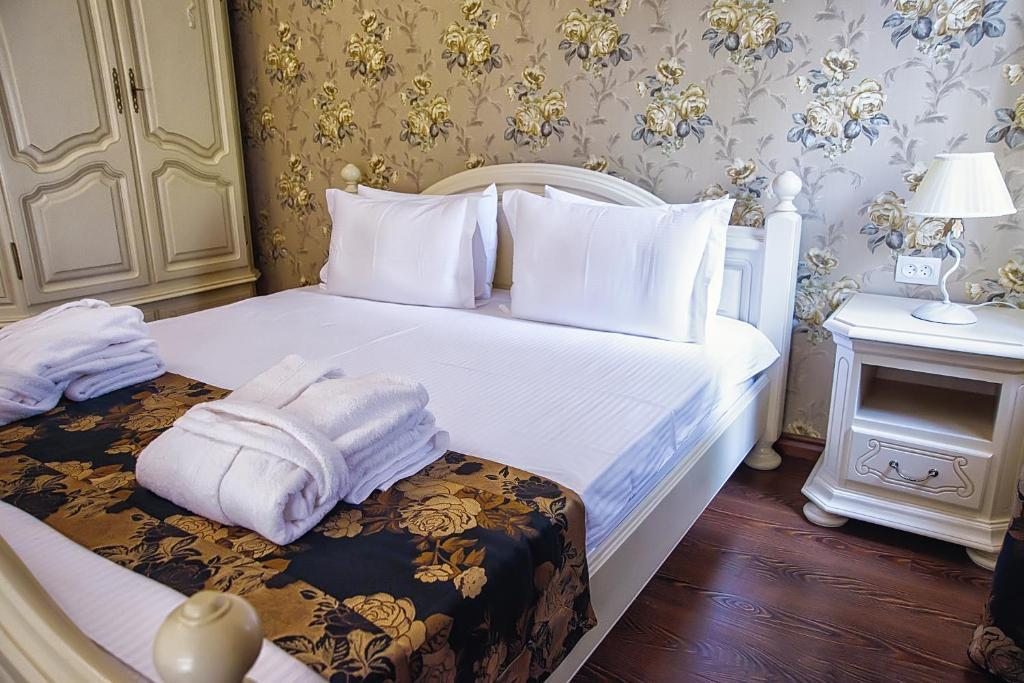Двухместный (Улучшенный двухместный номер с 1 кроватью) отеля Парк-отель Променад, Шымкент