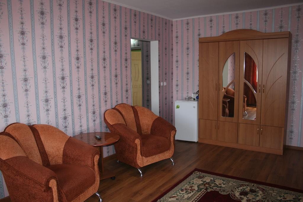 Трехместный (Трехместный номер с основными удобствами) гостиницы Golden Rose, Атырау