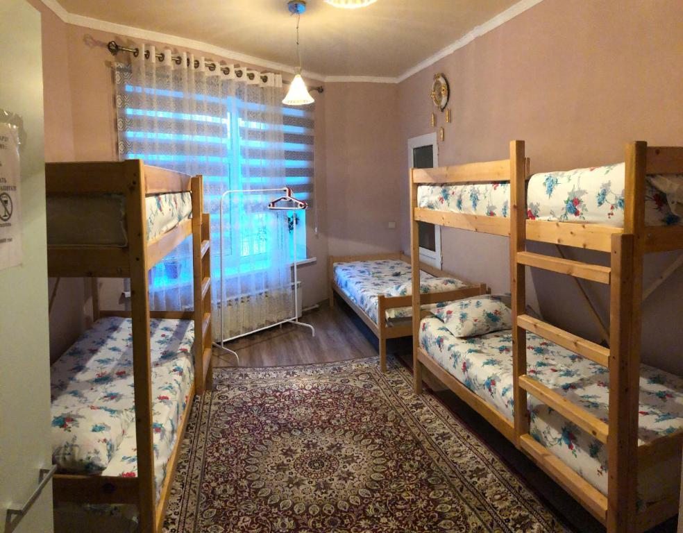 Номер (Кровать в общем 6-местном номере) отеля Арзы, Атырау