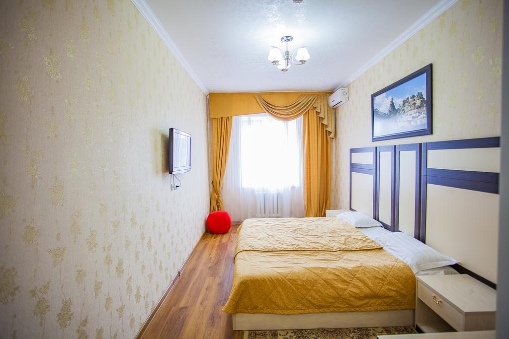 Двухместный (Двухместный номер с 2 отдельными кроватями и дополнительной кроватью) отеля Жумбактас, Боровое (Акмолинская область)