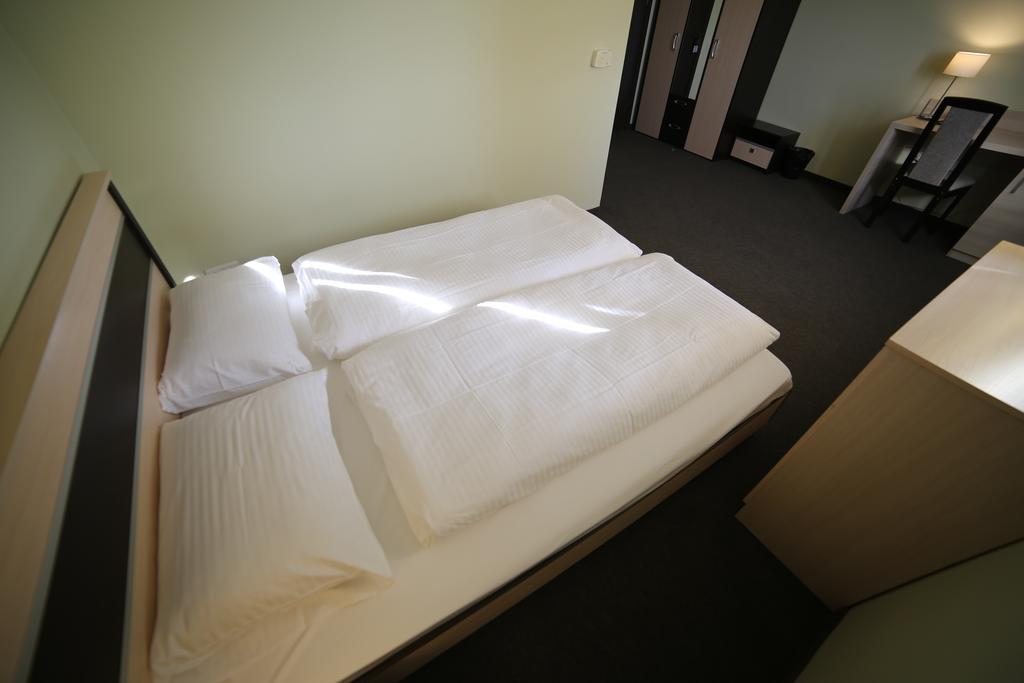 Двухместный (Двухместный номер эконом-класса с 1 кроватью) курортного отеля Terrassa Park, Боровое (Акмолинская область)