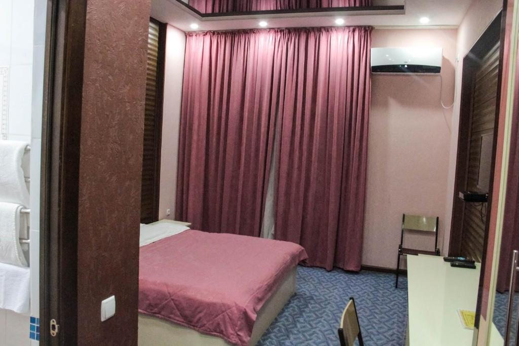 Двухместный (Просторный двухместный номер с 2 отдельными кроватями) отеля Paradise, Сарыагаш