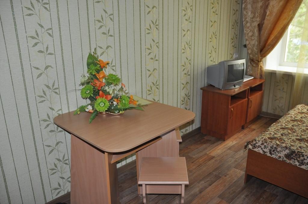 Двухместный (Улучшенный двухместный номер с 1 кроватью) отеля Континент, Лисаковск