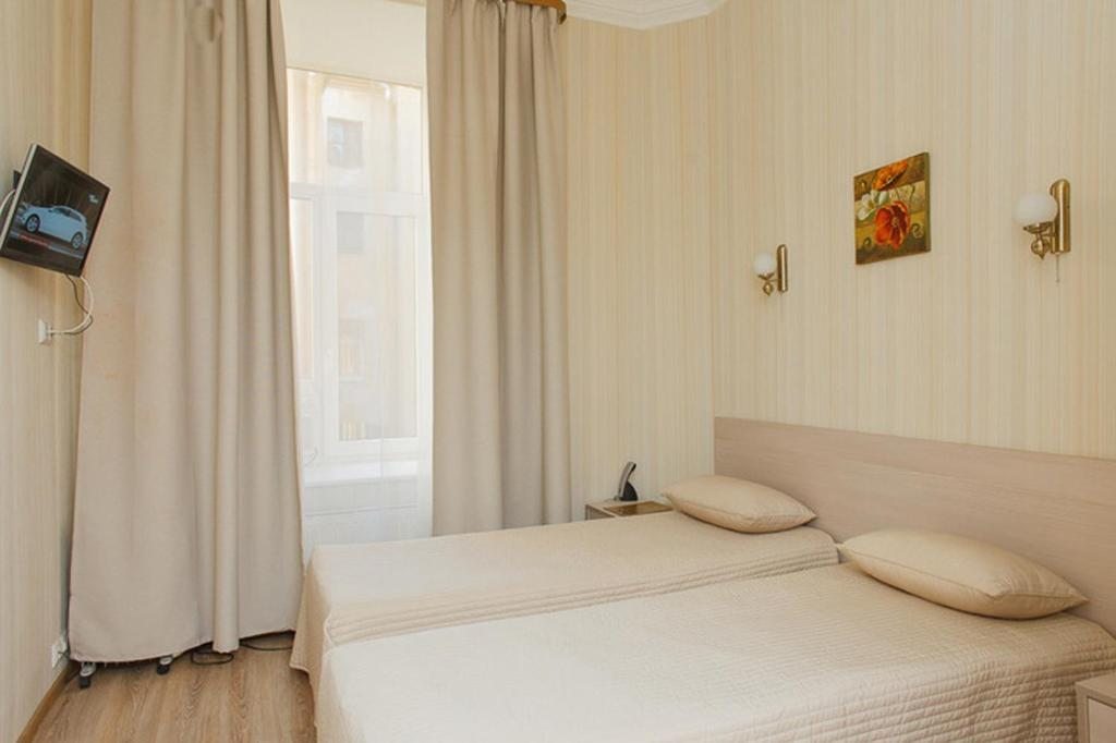 Двухместный (Стандартный двухместный номер с 2 отдельными кроватями) гостевого дома Атмосфера, Санкт-Петербург