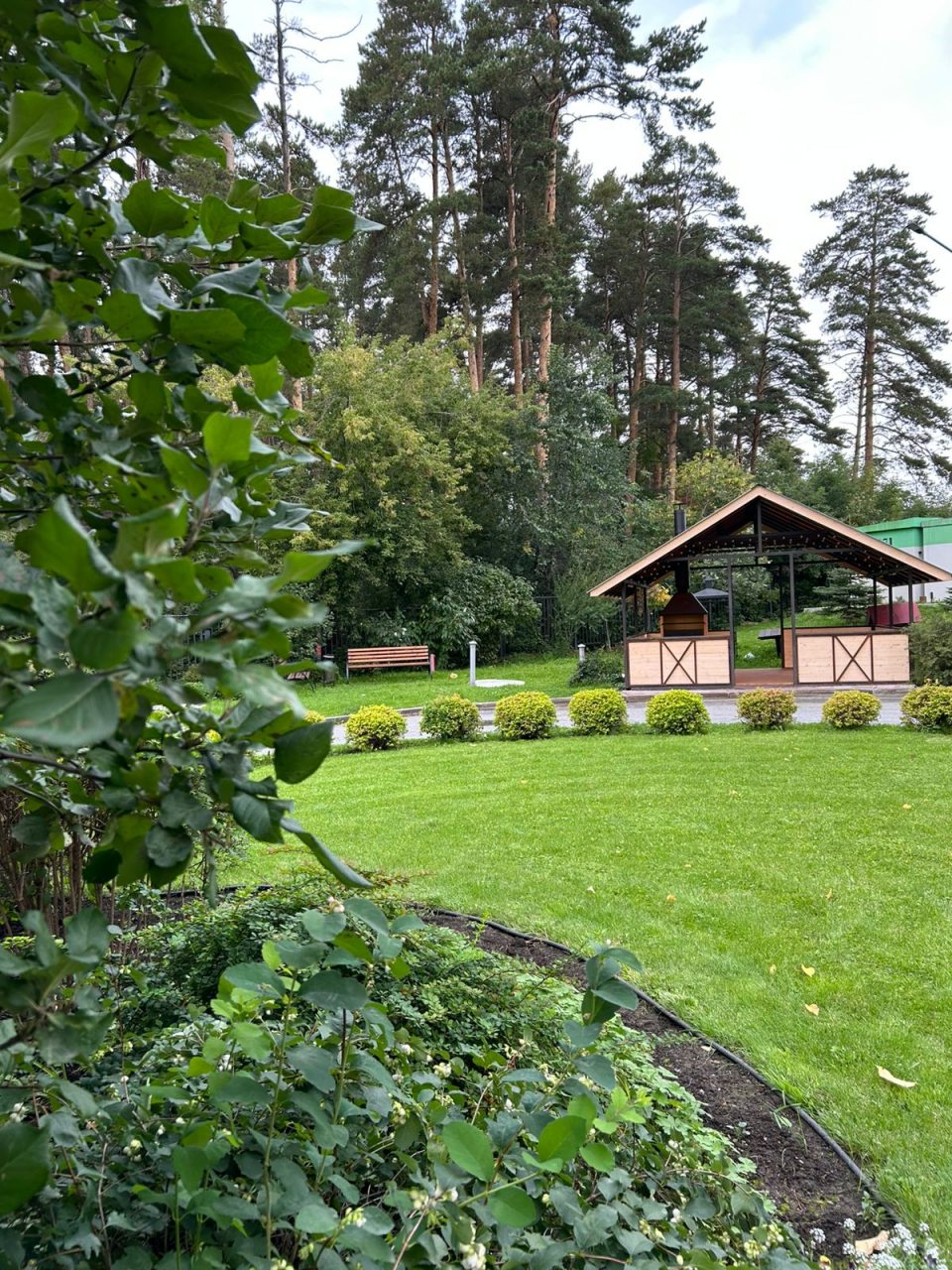 территория, беседка с мангальной зоной