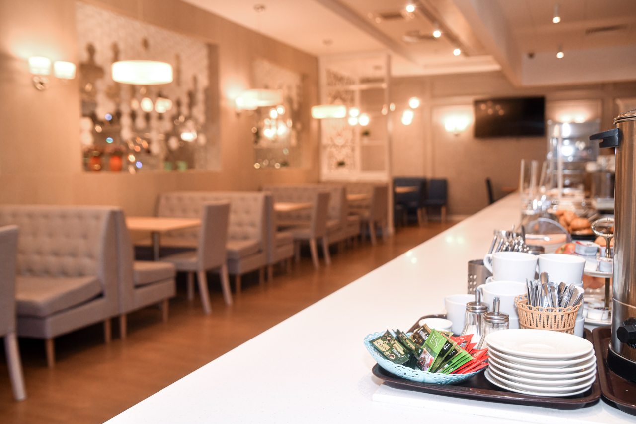 Банкетный-зал, бизнес-ланчи с 12.00 до 14.30 по будням