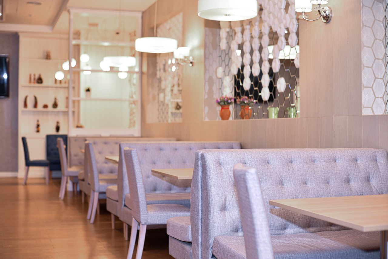 Банкетный-зал, бизнес-ланчи с 12.00 до 14.30 по будням