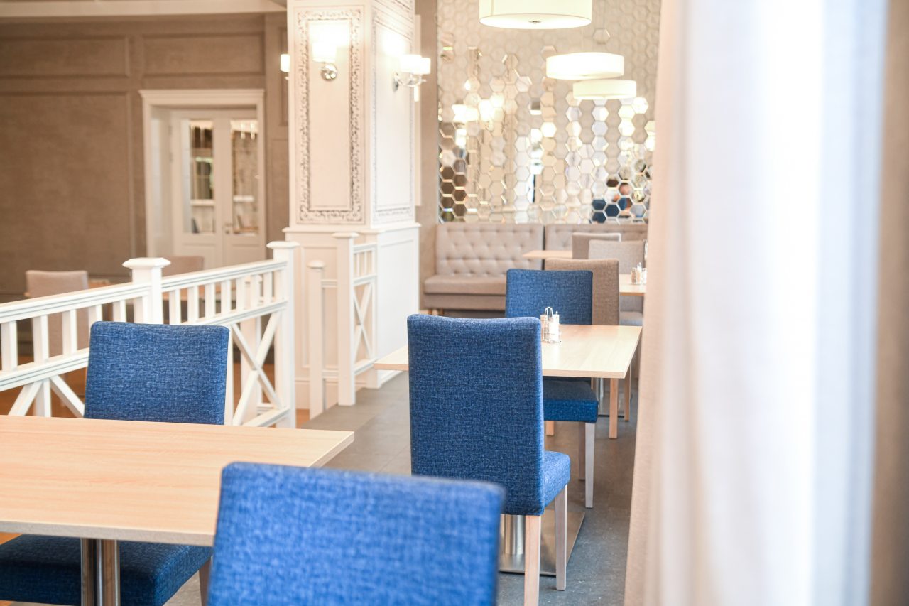 Банкетный-зал, бизнес-ланчи с 12.00 до 14.30 по будням