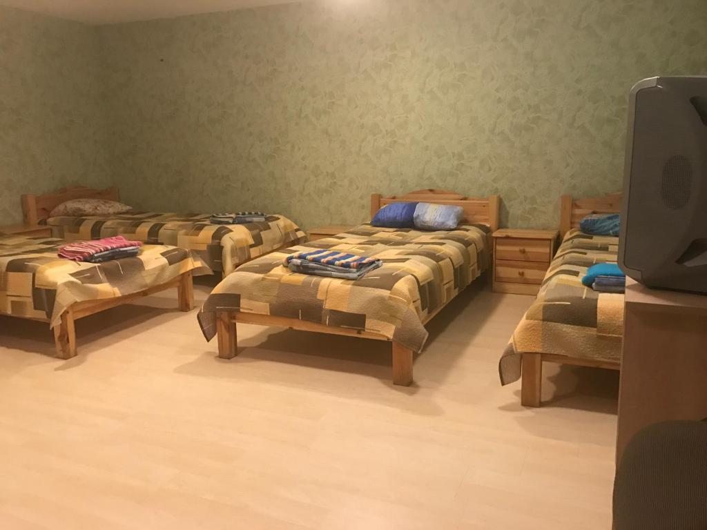 Четырехместный (Четырехместный номер с собственной ванной комнатой) отеля Олимпийский, Минск