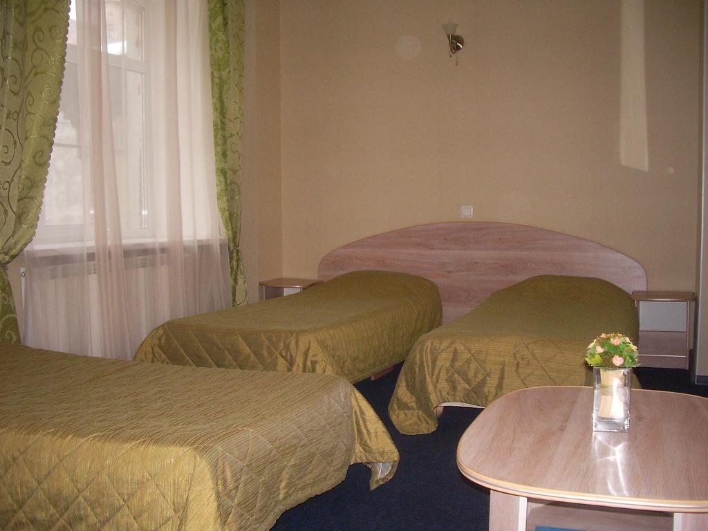Двухместный (Двухместный номер эконом-класса с 1 кроватью и общей ванной комнатой) отеля Аллюрия, Санкт-Петербург