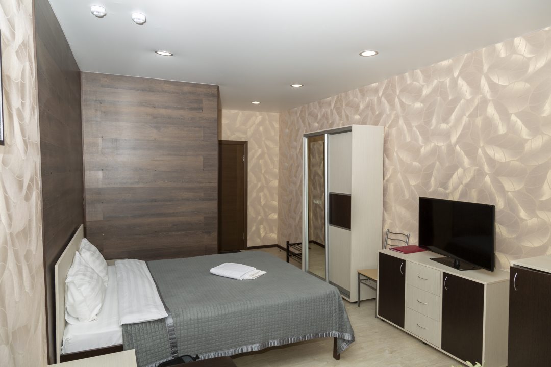 Двухместный (Повышенной комфортности с одной двухспальной кроватью) гостиницы Глобус, Калуга