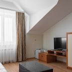 Семейный (Двухкомнатный Полу-ЛЮКС), Мини-гостиница Медведефф Чердаклы