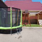 Детская площадка с горкой и качелями на территории отеля.