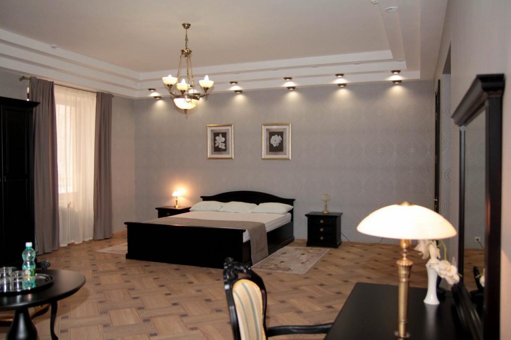 Люкс (3-комнатный № 23) гостиницы Белогорье, Белгород