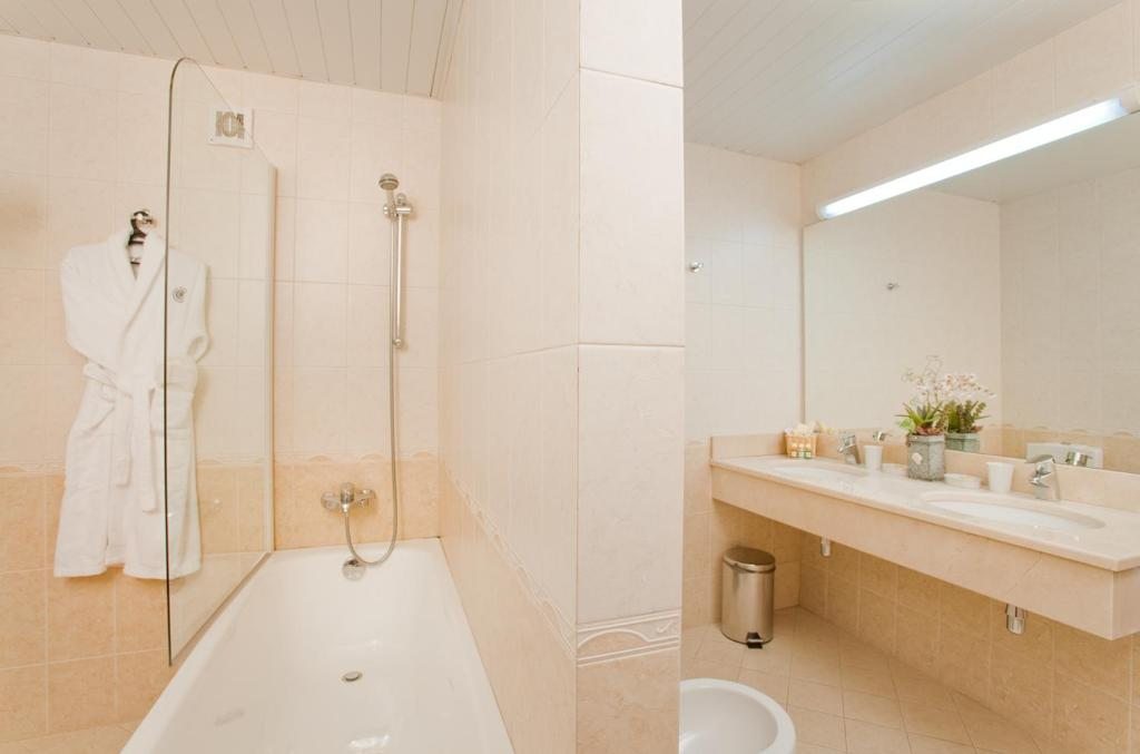 Ванная комната в отеле Смольнинская, Санкт-Петербург. Отель Смольнинская