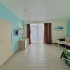 Номер (Делюкс с балконом 4х-местный), Отель Remvi