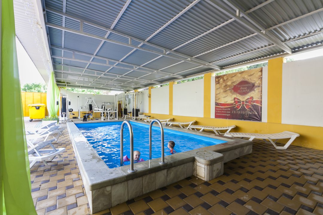 Открытый плавательный бассейн, Гостевой дом Наира