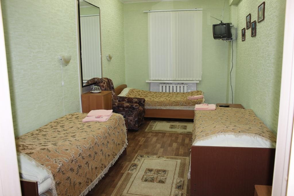 Трехместный (Трехместный номер с общим туалетом) мини-отеля Белелюбского, Боровичи, Новгородская область