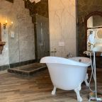 Двухместный (Комната в замке с одной кроватью и ванной), Гостевой дом Валерия