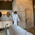 Двухместный (Комната в замке с одной кроватью и ванной), Гостевой дом Валерия