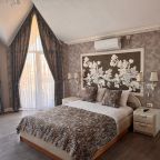 Комната с одной двуспальной кроватью