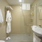 Ванная комната в номере гостиничного комплекса Покровский 4*, Псков 
