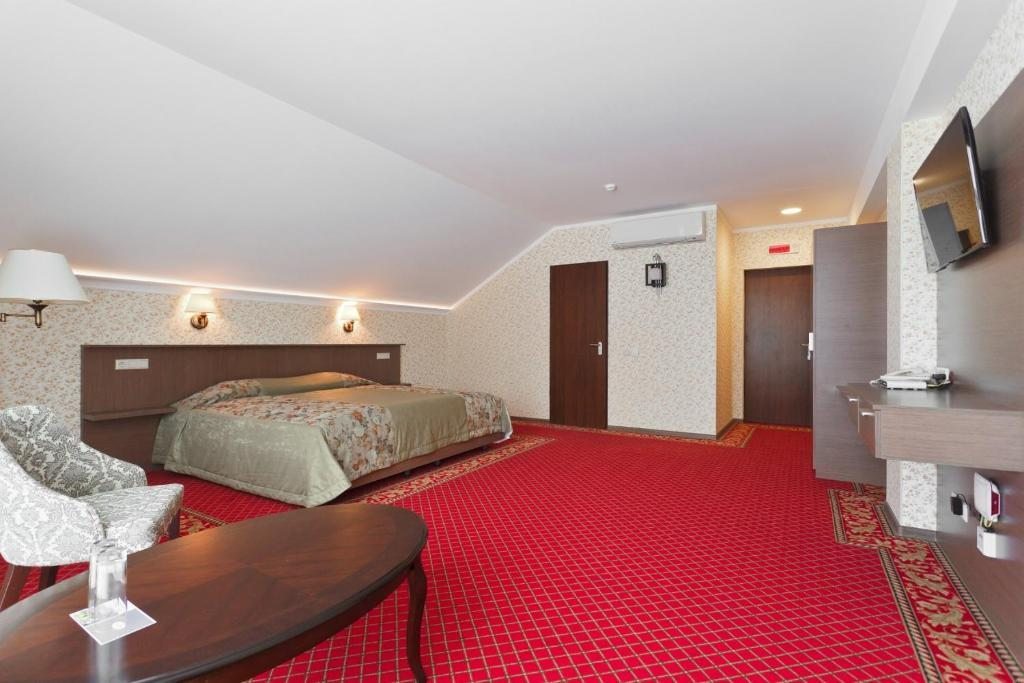 Двухместный (Улучшенный двухместный номер с 1 кроватью) отеля Дрозды Клуб, Ждановичи