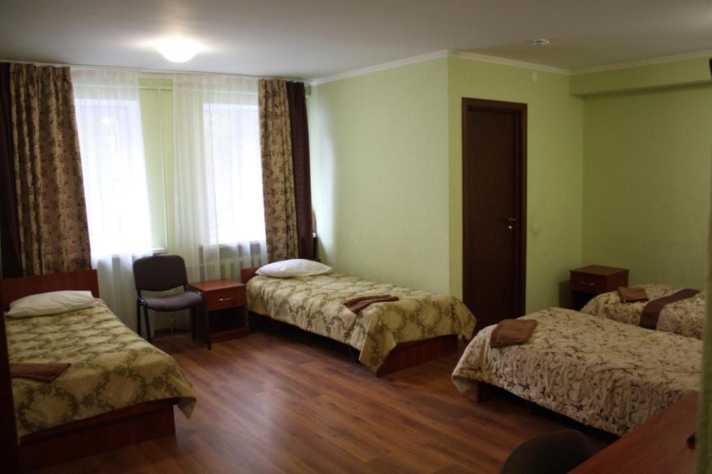 Четырехместный (Классический четырехместный номер) отеля Физкультурно-спортивная база ФПБ, Ждановичи