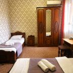 Трехместный (Стандарт 3-х местный с балконом), Отель Натали