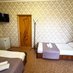 Трехместный (Стандарт 3-х местный с балконом), Отель Натали