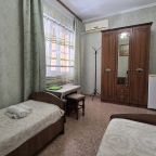 Трехместный (Стандарт 3-х местный с балконом), Отель Натали