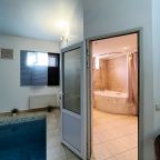 Крытый плавательный бассейн, Отель Вершина