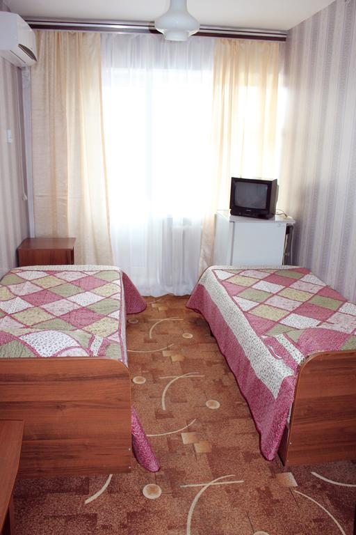 Двухместный (Небольшой двухместный номер с 2 отдельными кроватями) отеля Оркестра Горизонт, Геленджик