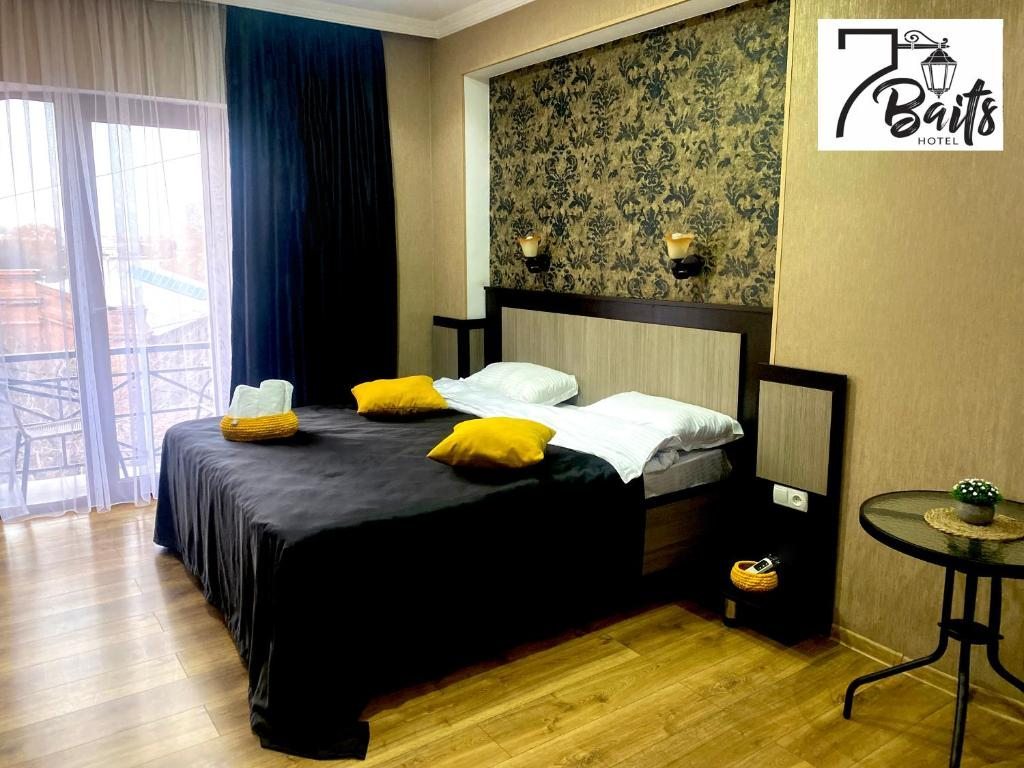 Двухместный (Двухместный номер с 1 кроватью или 2 отдельными кроватями и балконом) отеля 7 Baits, Тбилиси