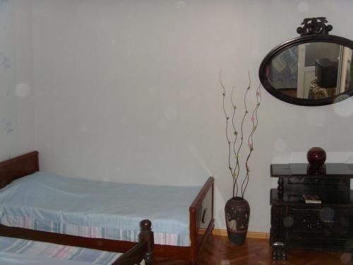 Трехместный (Бюджетный трехместный номер) гостевого дома Абовяна 10, Тбилиси