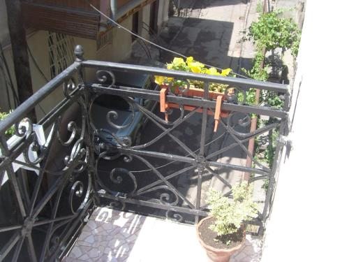 Четырехместный (Четырехместный номер с балконом) гостевого дома Абовяна 10, Тбилиси