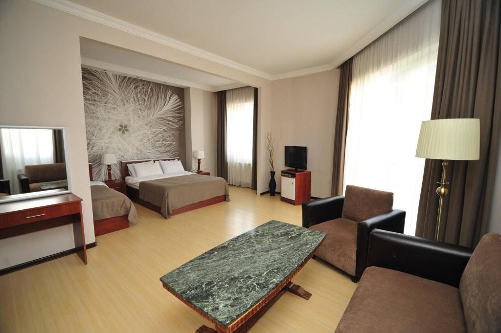Двухместный (Двухместный номер Делюкс с 1 кроватью и балконом) отеля Armazi Palace, Тбилиси