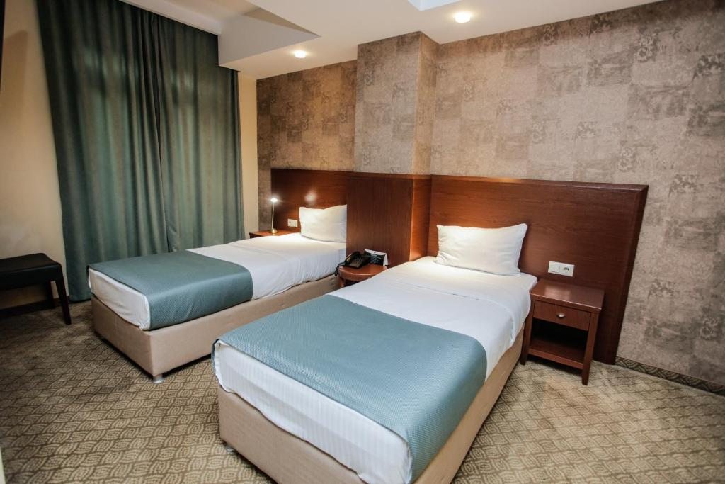Двухместный (Улучшенный двухместный номер с 2 отдельными кроватями) отеля Арт бутик, Тбилиси
