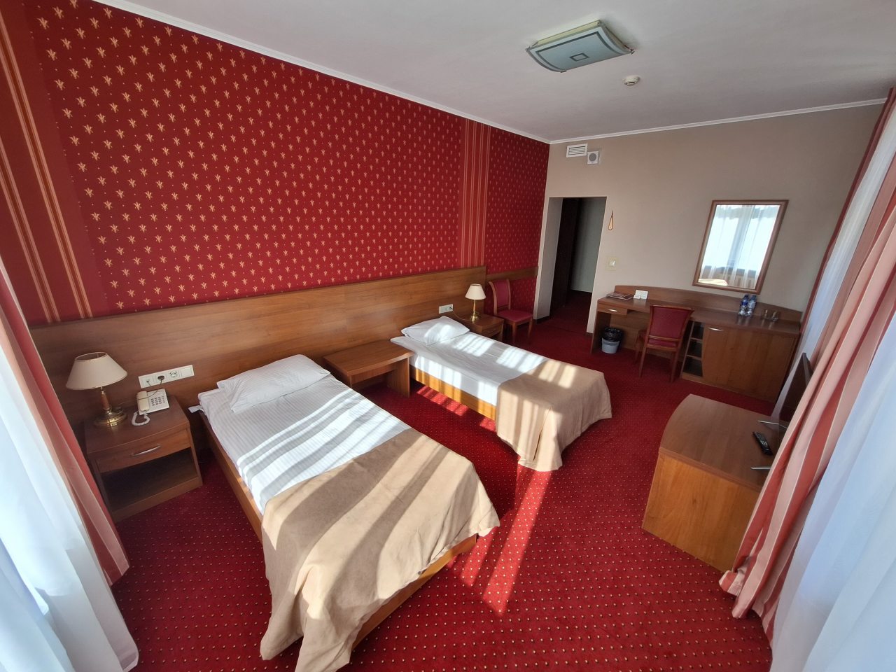 Вид номера со стороны окна.