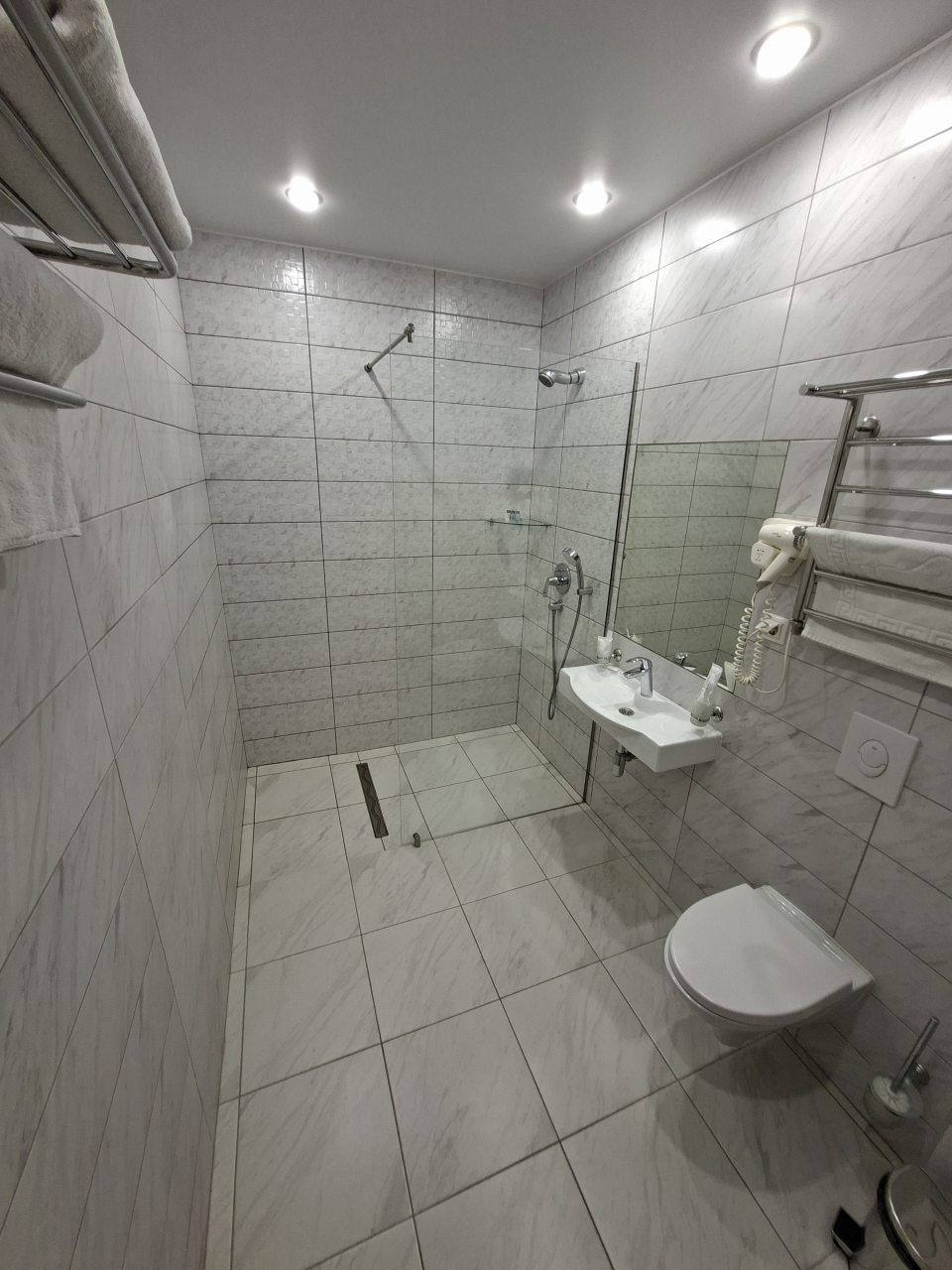 Вид ванной комнаты.